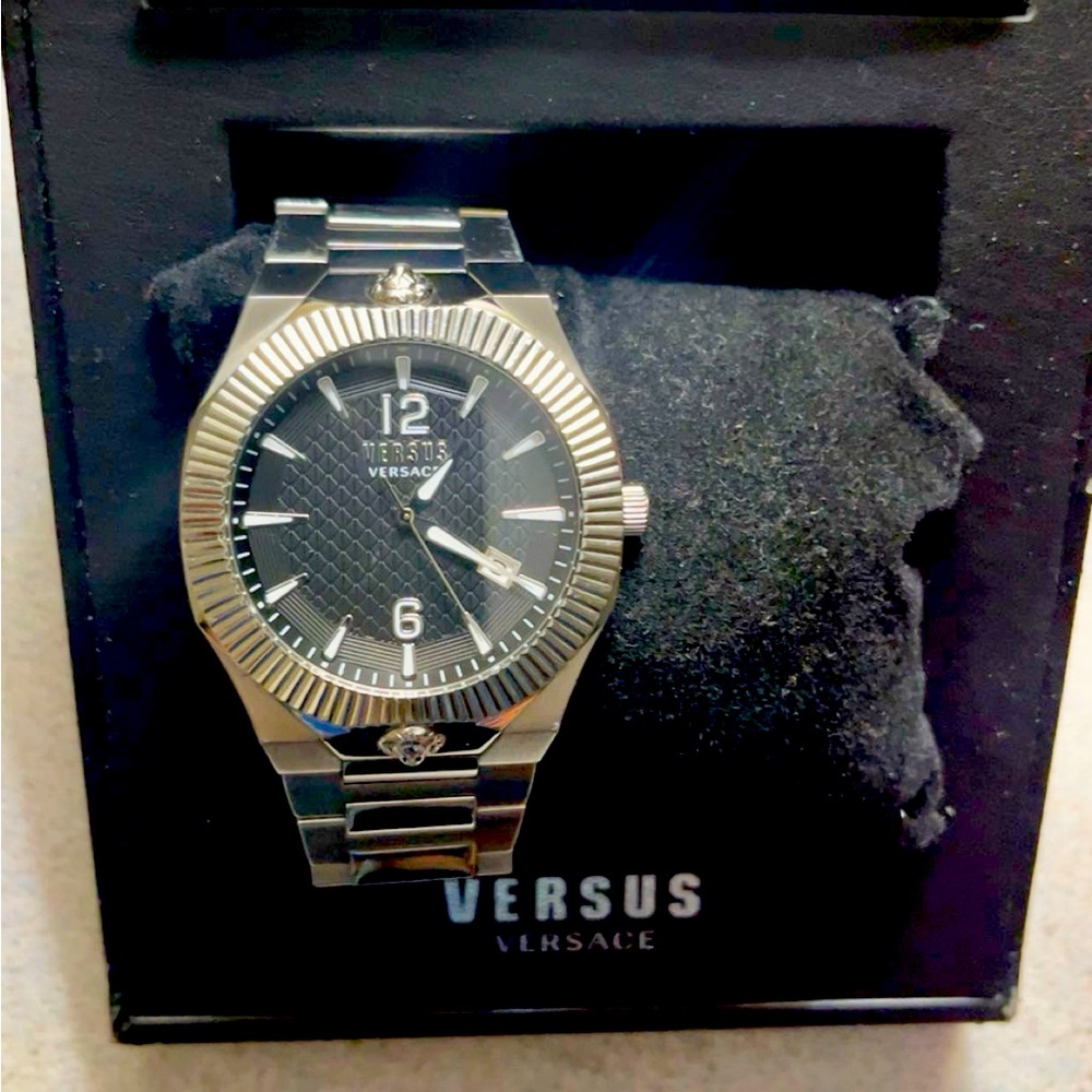 Stylish Versace watch. Authentic with box